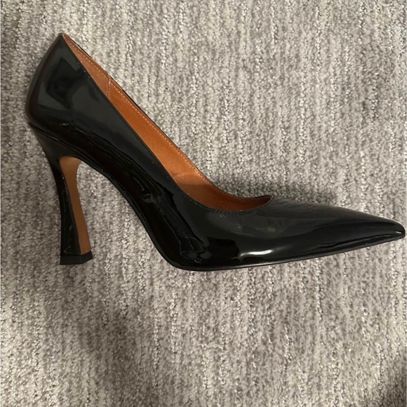 L’Intervalle Bellisima Black Patent Pumps - Picture 2 of 4